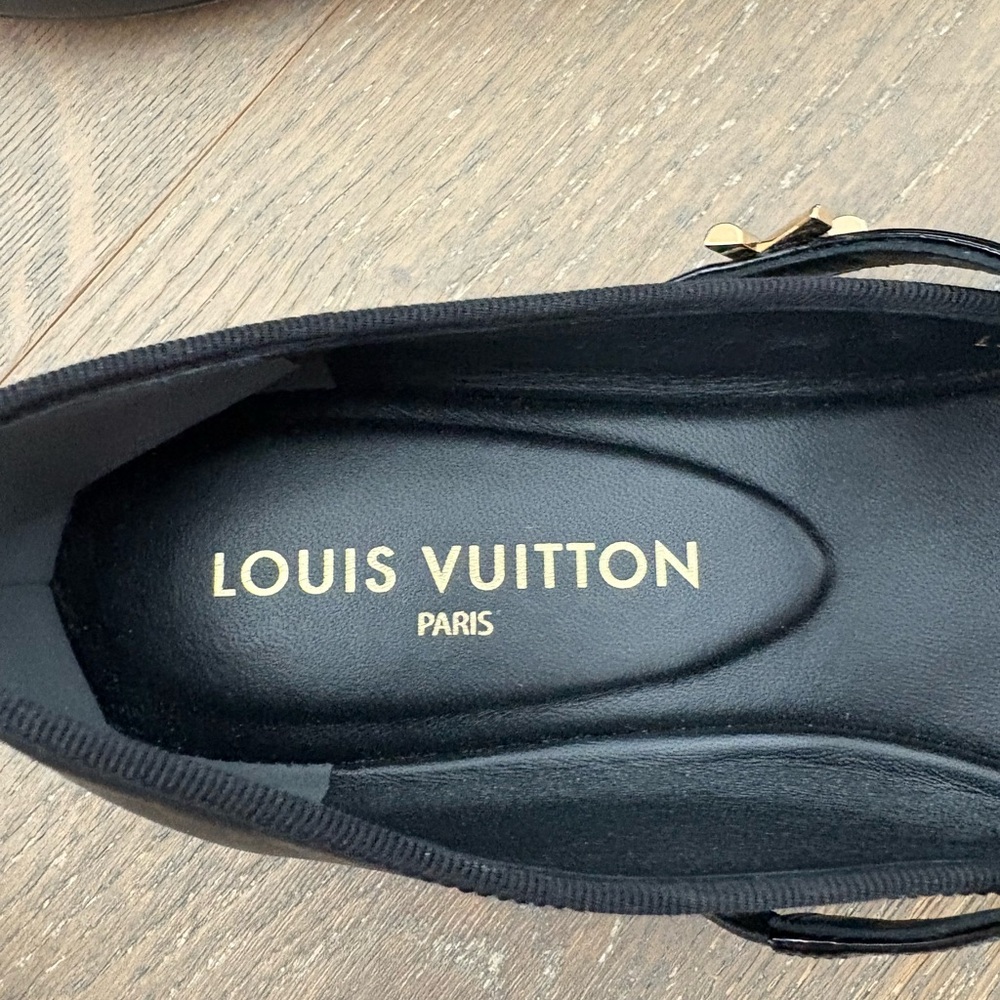 New Louis Vuitton Black Ballet Flats with Gold LV Detail Size 40 - Picture 7 of 7